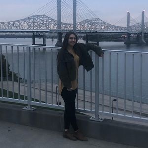 Meet your Posher, Macie